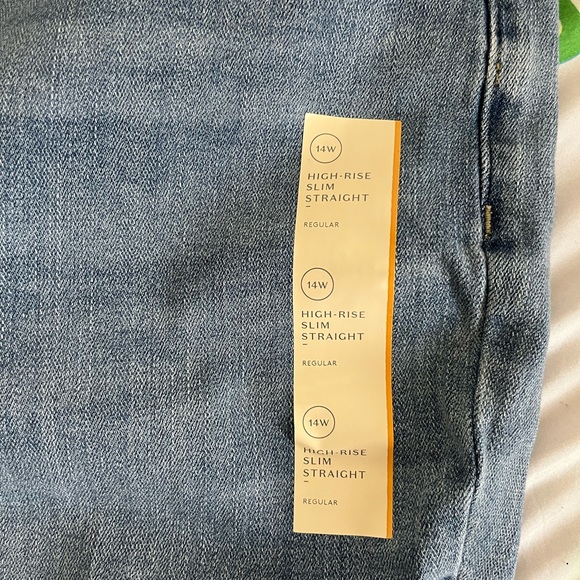 NWT Universal Thread High Rise Jeans - Picture 3 of 9